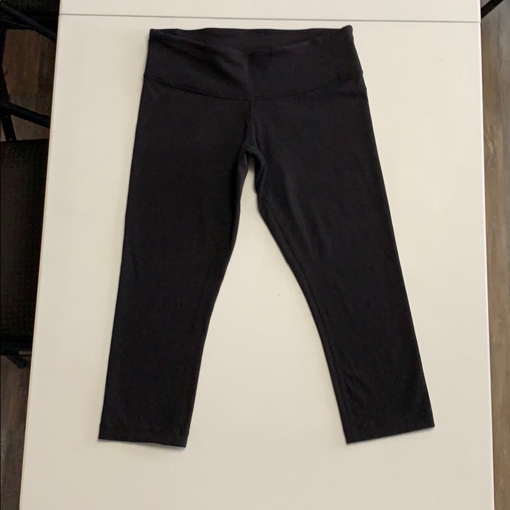 Lululemon black crop pants size 8